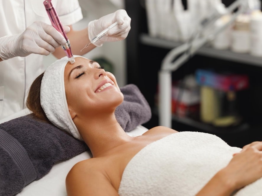 Tratament cu Dermapen | Clinica Ana, Cluj Napoca. Dermapen poate fi utilizat in:cTratamentul cicatricilor,Rejuvenare facial, Vergeturi